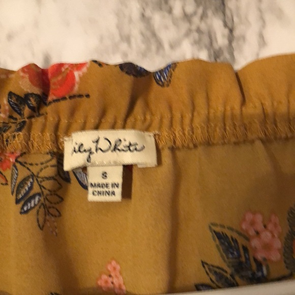 Used size 9 Woman’s 2 piece set blue Jean pants with crop top - Picture 4 of 5